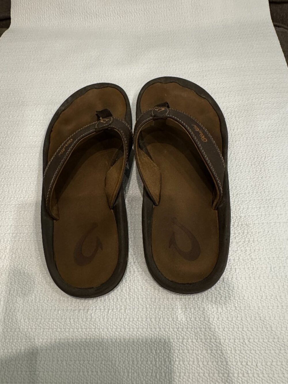 OluKai Ohana Men's Leather Flip Flops Sz 7 Brown